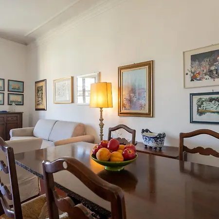 Daire Canottieri By Halldis Floransa